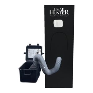 LH-Dug til justerbar ramme med LeakHunter-logo, monteret som blower door med LeakHunter